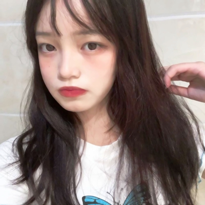 30张高清真人女生优质QQ头像 颜值在线超适配