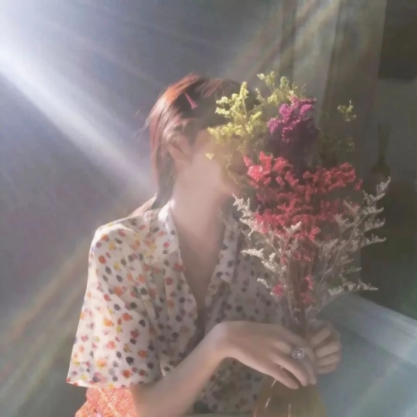 18张超清唯美清新女生部位头像合集