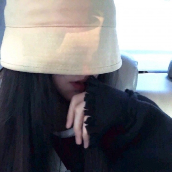 超酷女生戴帽子头像合集 22张霸气高清头像图