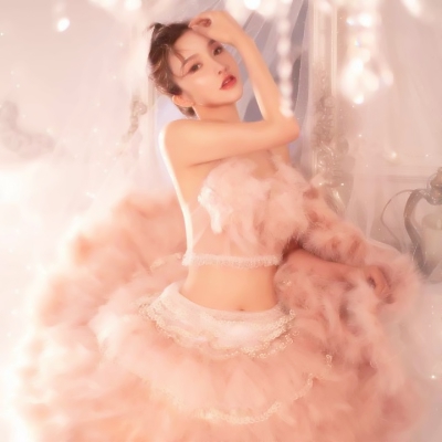 带女人味的性感女生头像！9张高清真人写真图分享