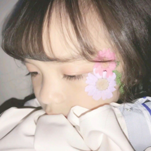 16张可爱小女孩闺蜜头像 高清好看的女生头像素材合集