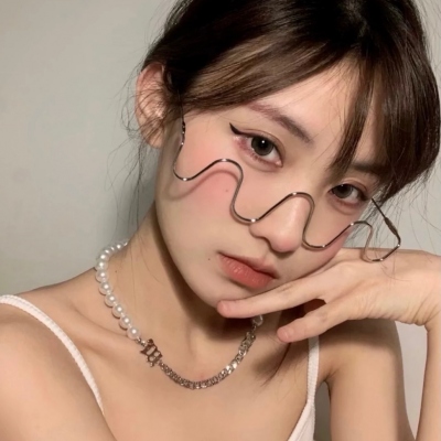 18张低调又有质感的女生微信头像 适合成熟女生用