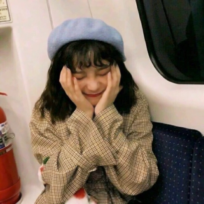超火的抖音网红女生头像合集，一共18张高清无水印图片，适合用作社交平台头像使用。