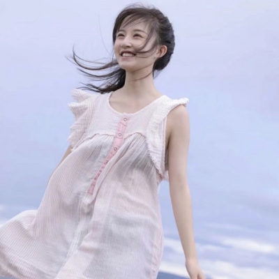 小脸头像网更新8张清纯干净女生露脸真人头像