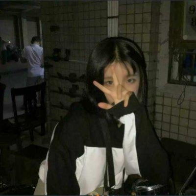 32张高清原宿风ins女生头像 个性氛围感拉满