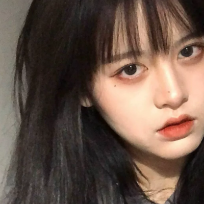 热门女生丧系头像合集 共15张