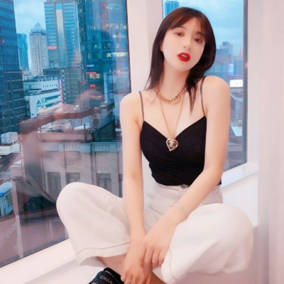 女生微信头像免费下载合集来啦！这里整理了16张适合用作微信头像的女生头像，涵盖多种风格可供挑选。