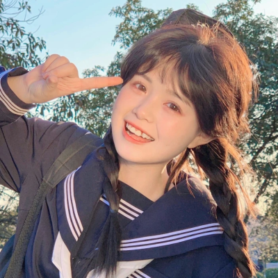 新款！9张真人女生校服可爱头像分享