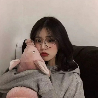 女生戴眼镜甜酷风真人头像合集来啦，共8张