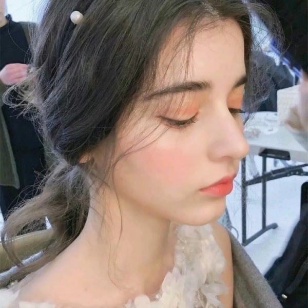 超酷又有型！22张高清欧美女生头像合集