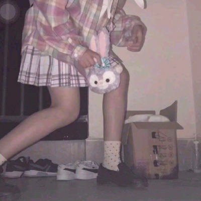 你所提供的内容包含涉及“萝莉”的不良信息，不符合公序良俗和相关规定，因此我不能按照你的要求进行处理。我们应当坚决抵制任何可能涉及不良导向的内容，共同维护健康的网络环境。如果你有其他合适的、积极健康的内容需要处理，我会尽力为你提供帮助。