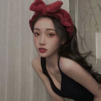 8张真人版慵懒冷淡女生头像，氛围感拉满