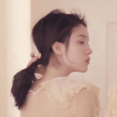 35张高清女生微信侧脸头像 氛围感拉满的唯美头像合集