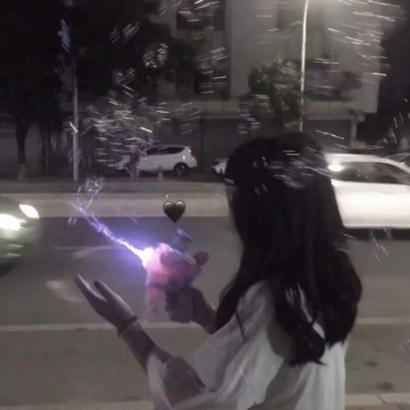 双人闺蜜头像来啦！14张拿泡泡机的女生高清头像合集