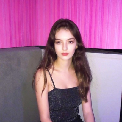 16张高清英伦风女生头像 颜值质感拉满