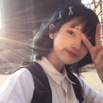 超火的抖音网红女生头像合集，一共18张高清无水印图片，适合用作社交平台头像使用。