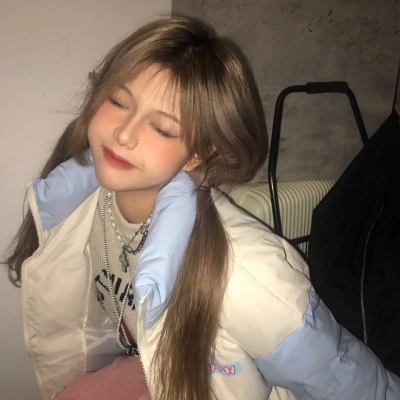 18岁女生能用的真人网图头像上新啦！共14张最新素材