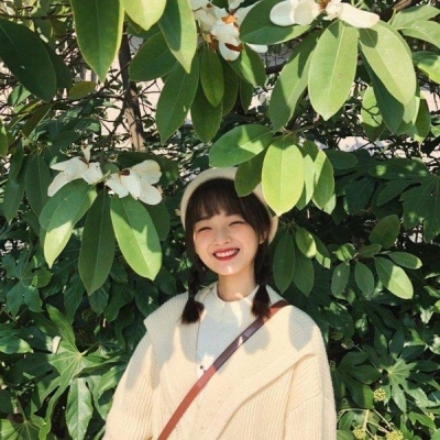 12张超清新温柔真人女生头像，氛围感拉满