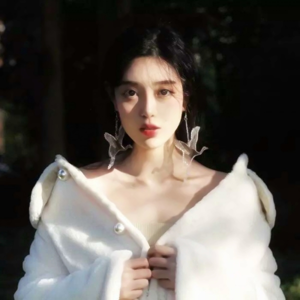 快手女生清晰头像合集 34张草莓系小仙女风格头像