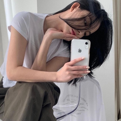 8张超好看的女生真人专属头像合集