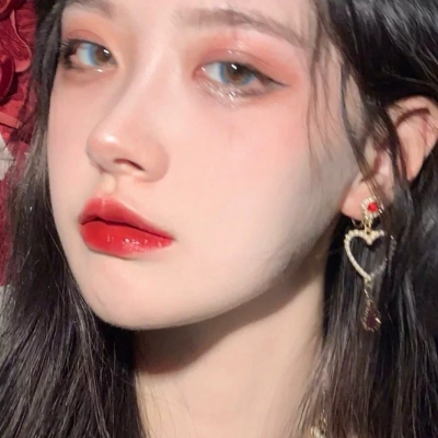 女生正脸清晰真人漂亮头像合集（20张）