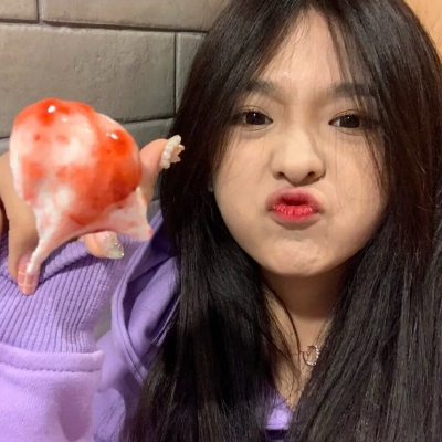 女生微信高清头像合集来啦！共11张最新款女生微信头像高清图片，同时提供大图、小图、方图、圆图多种查看模式，方便用户挑选适配的头像素材。