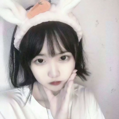 22张高清可爱萝莉微信头像 年纪不大的软萌女孩图