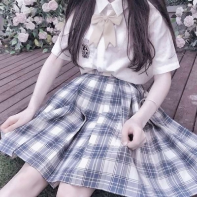 不露脸的JK真人半身头像 8张高清好看的部位女头分享