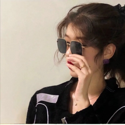 女生戴眼镜甜酷风真人头像合集来啦，共8张