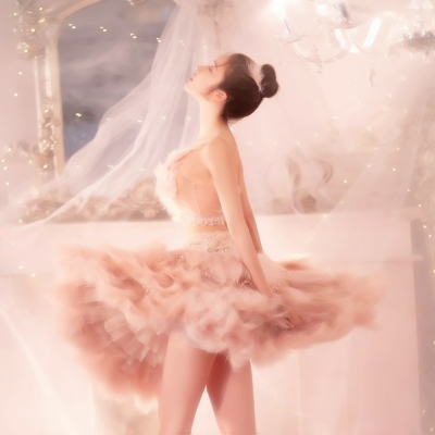 带女人味的性感女生头像！9张高清真人写真图分享