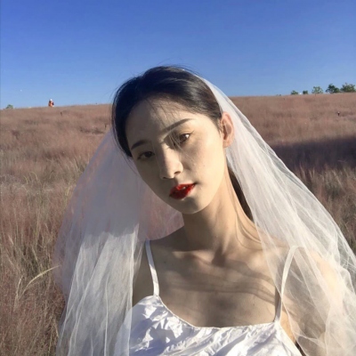 最新高清女生真人QQ头像 共11张好看美图