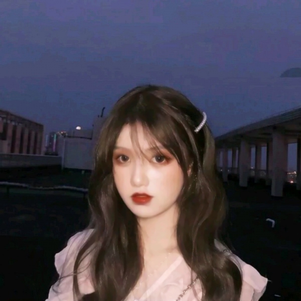 超高清好看的优秀女生头像合集 27张优质女生头像分享