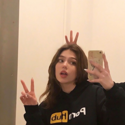 14张搞怪可爱高清欧美女生头像 直接存就能用