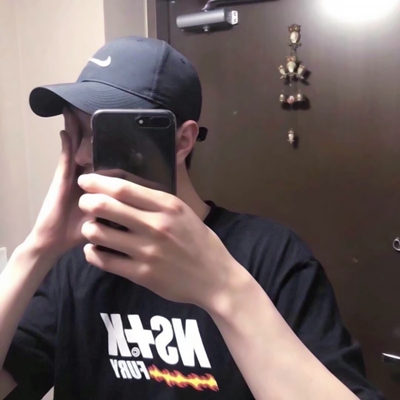 19张高清高冷风男生网图头像合集