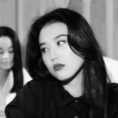 26张高清港风复古黑白女生头像，氛围感拉满