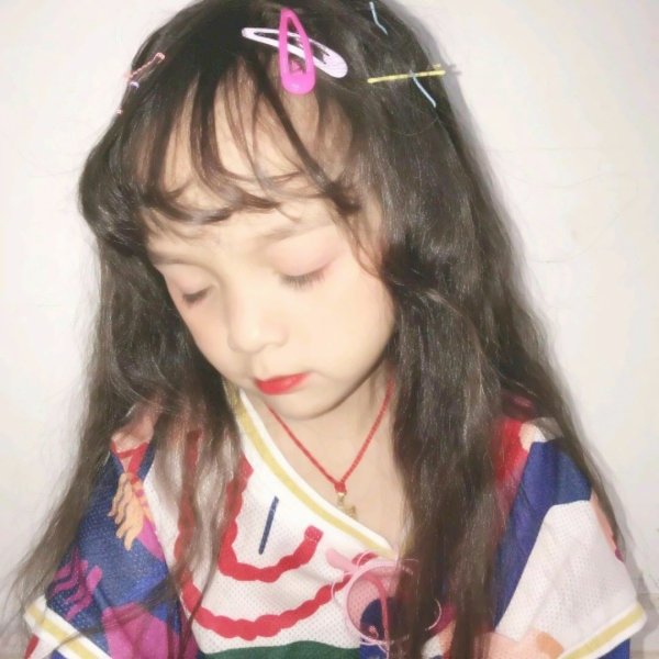 16张可爱小女孩闺蜜头像 高清好看的女生头像素材合集