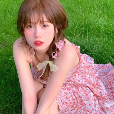 17张高级感女生小清新微信头像｜快来挑一张换起来