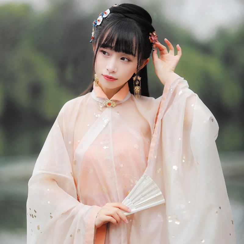 女生简约气质款微信头像合集 共71张