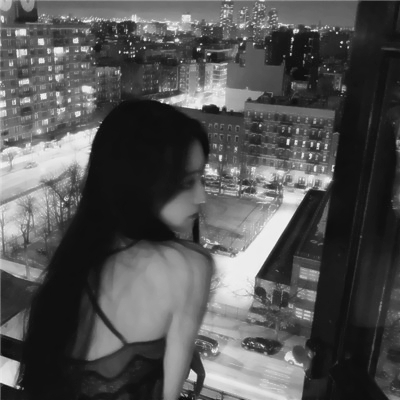 10张高清霸气冷酷黑白女生头像合集