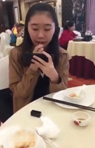 精致女孩喝水吃饭的样子，看完忍不住存表情包了！