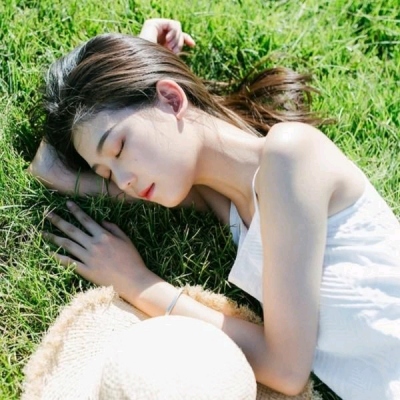 微博上超火的甜美真人女生头像合集，一共11张