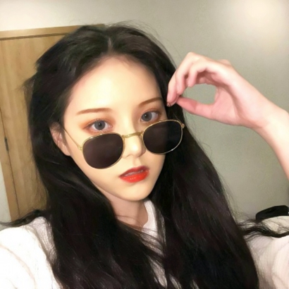 戴墨镜的潮流女生头像来啦！30张高清好看的氛围感美图