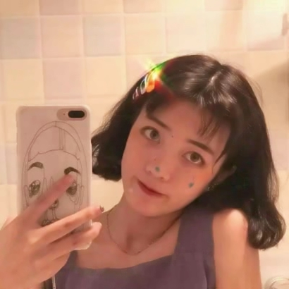 超火的抖音网红女生头像合集，一共18张高清无水印图片，适合用作社交平台头像使用。