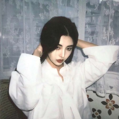 12张氛围感拉满的女生复古真人头像合集