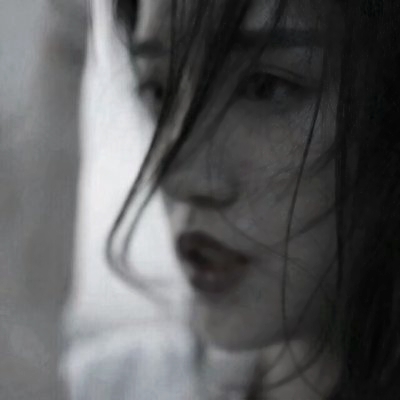 7张高清落寞感女生黑白头像 自带忧伤氛围感