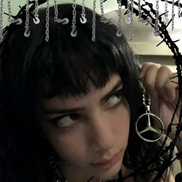 女生欧美风暗黑系高清头像 超拽很酷的暗黑系网图欧美女头(14张)