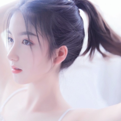 35张简约干净大气的女生微信头像合集