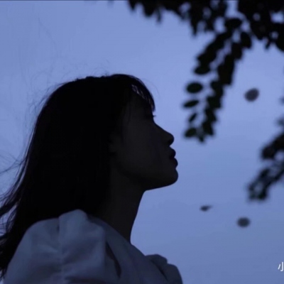 17张氛围感拉满的真人女生侧脸伤感头像
