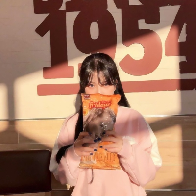 30张高清好看的女生真人头像分享