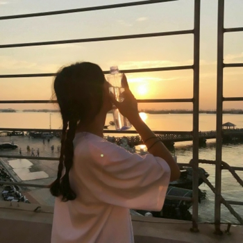 18张高清学院风QQ女生头像 青春感拉满